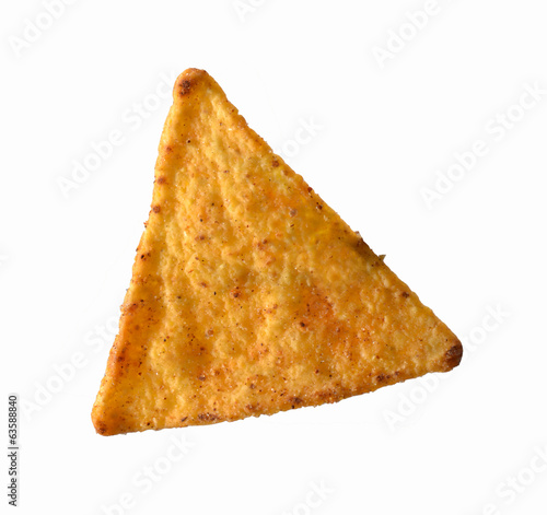 Fotografía Tortilla nacho aislado en fondo blanco.