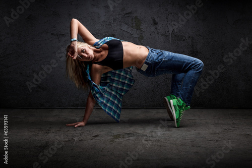 Board z aluminiowym obramowaniem Dziewczyna tańczy hip hop