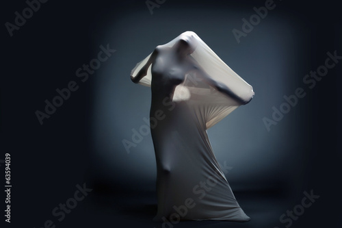 Fotografía Studio shot of screaming naked female silhouette