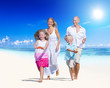 © Rawpixel.com - Summer Beach Family Fun