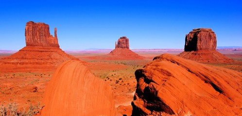 Wall Mural - Famous Wild West view over Monument Valley, Arizona, USA
