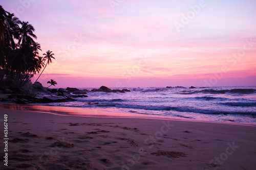 Plakat na papierze fotorealistycznym Zachód słońca nad oceanem, plaża sri lanka