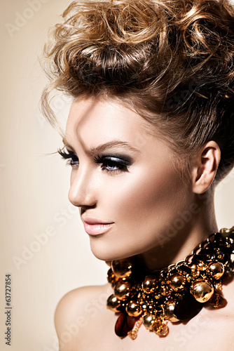 Nowoczesny obraz na płótnie Beautiful model girl with perfect fashion makeup and hairstyle