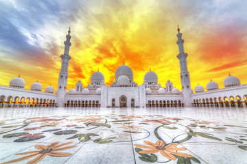 Wall Mural - Sheikh Zayed Grand Mosque in Abu Dhabi at sunset, UAE