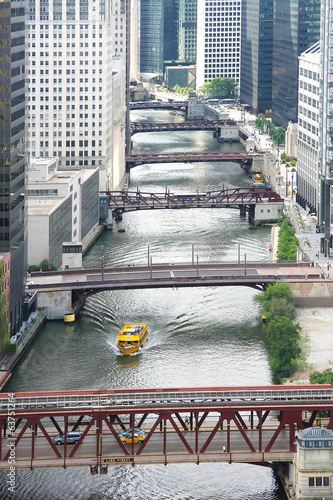 Fototapeta na wymiar Chicago bridges