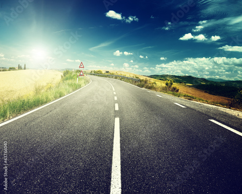 Naklejka dekoracyjna asphalt road in Tuscany Italy