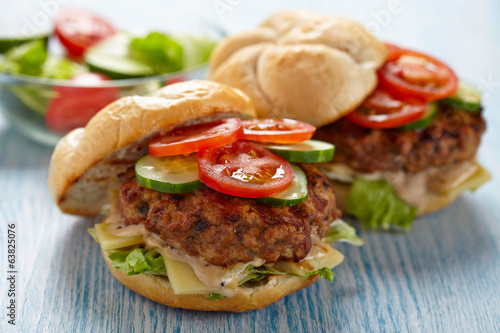 Naklejka samoprzylepna Świeże hamburgery