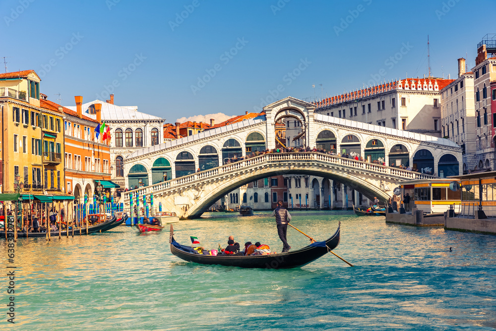 Rialto Bridge in Venice - obrazy, fototapety, plakaty 
