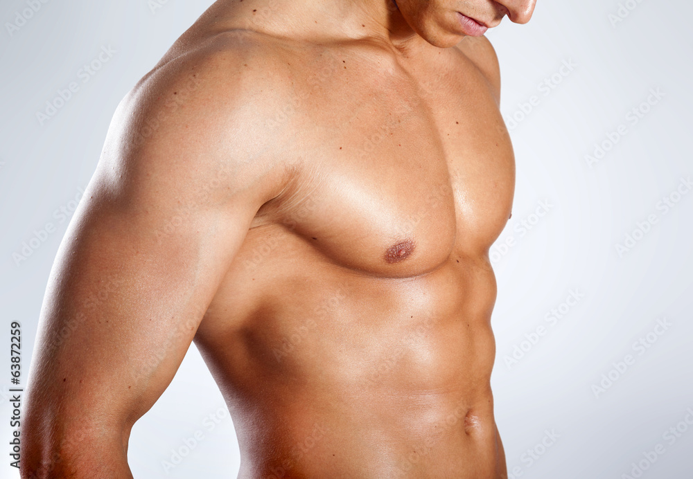 Healthy muscular young man on grey background - obrazy, fototapety, plakaty 