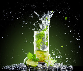 Poster - Ice mojito drink with splash