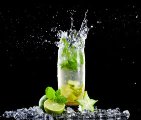 Poster - Ice mojito drink with splash