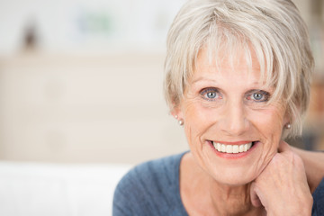 Poster - portrait einer modernen seniorin