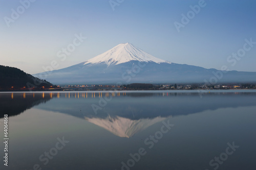 Obraz na płótnie canvas Mt fuji we wczesnych godzinach porannych