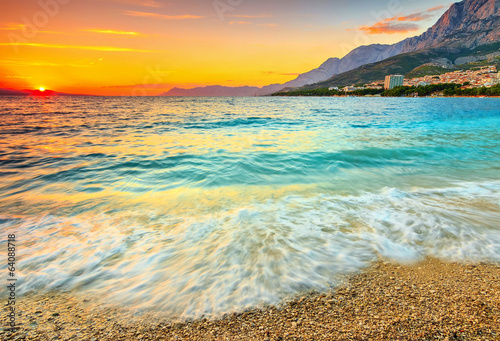 Plakat na papierze fotorealistycznym Niesamowity zachód słońca nad morzem, makarska, chorwacja
