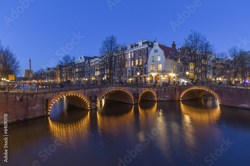 Tapeta ścienna Oświetlony most w Amsterdamie