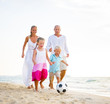 © Rawpixel.com - Family playing on the beach
