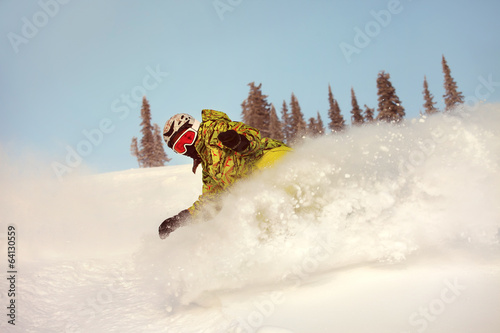 Board z aluminiowym obramowaniem Snowboardzistka robi rzeź strony palców