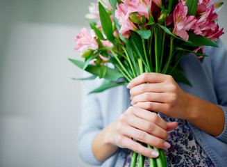 Poster - Holding bouquet