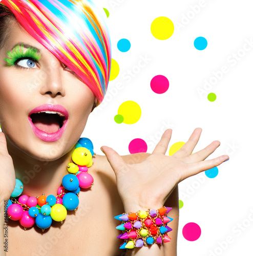 Board z aluminiowym obramowaniem Portret piękna z kolorowy makijaż manicure i fryzurę