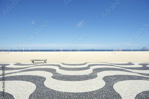 Board z aluminiowym obramowaniem Copacabana plażowy boardwalk Rio De Janeiro Brazil