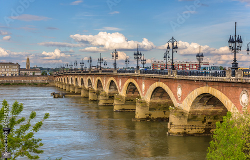 Board z aluminiowym obramowaniem Kamienny most w Bordeaux - Akwitania, Francja