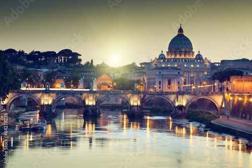 Board z aluminiowym obramowaniem Zobacz na Tiber i St Peter Bazyliki w Watykanie