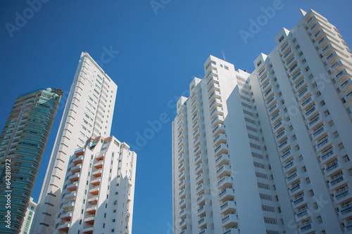 Board z aluminiowym obramowaniem Wysokie budynki mieszkalne w bocagrande, cartagena