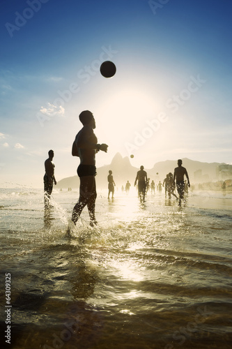 Naklejka samoprzylepna Sylwetki słońca w altinho futebol plaży piłki nożnej w Brazylii