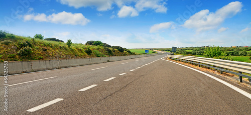 Board z aluminiowym obramowaniem Chmury nad autostradą