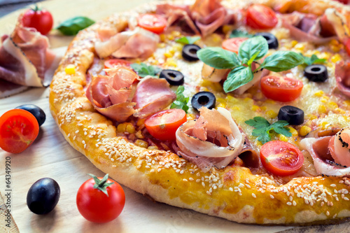 Board z aluminiowym obramowaniem Smaczna pizza z prosciutto