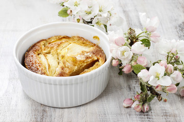 Canvas Print - Apple pie in ceramic bowl