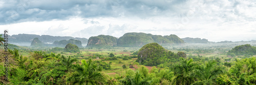 Obraz na płótnie canvas czteroczęściowy "tetraptyk" Panoramiczny widok na dolinę vinales na Kubie