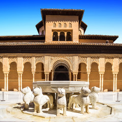 Fototapete - Famous Lion Fountain - Alhambra Palace, Granada (Andalusia)