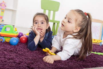 Canvas Print - Little girls in the room