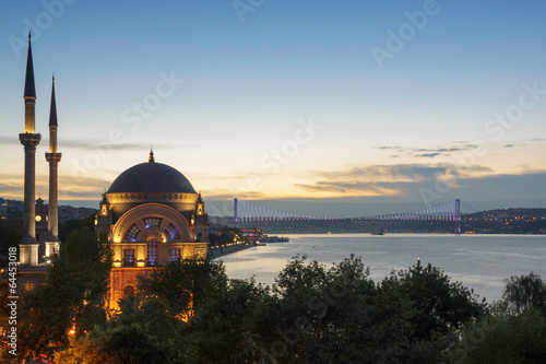 Board z aluminiowym obramowaniem Stambuł - meczet i most dolmabahce