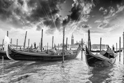 Fototapeta na wymiar The Gondolas with beautiful sky