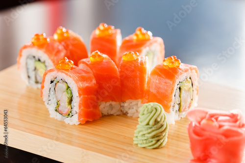 Naklejka samoprzylepna Sushi na pokładzie drewna