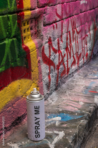 Naklejka nad blat kuchenny spray can with graffiti