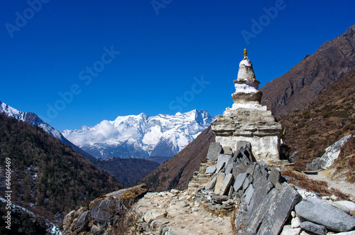 Fotoboard na płycie Stupa w drodze do obozu bazowego Everest w Himalajach