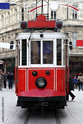 Board z aluminiowym obramowaniem Tramwaj publiczny w Stambule