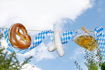 Wall Mural - Bier, Breze und Weisswürste vor weiss-blauem Himmel