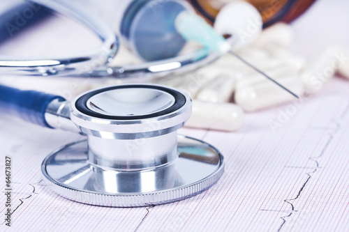 Fotografía elements of medicine and health, pills and stethoscope