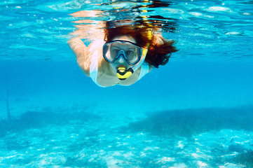 Wall Mural - Woman with mask snorkeling