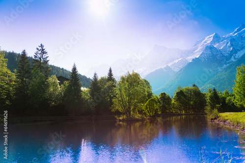 Obraz na płótnie canvas Malowniczy sceneria jezioro w Chamonix, France