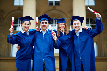 Poster - Graduates with certificates