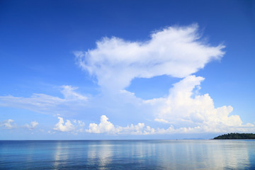 Wall Mural - blue sky and sea