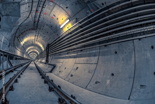 Board z aluminiowym obramowaniem Podziemny tunel do metra