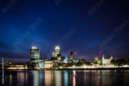 Board z aluminiowym obramowaniem Panoramę Londynu