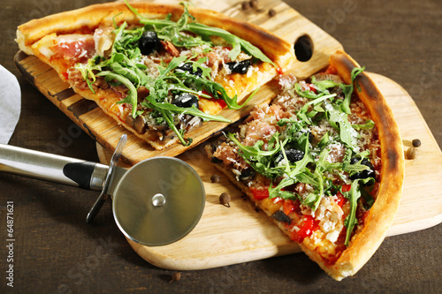 Naklejka samoprzylepna Kawałek pizzy z rukolą