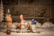 Figuren aus Korken, Konzept Traubenernte im Winter